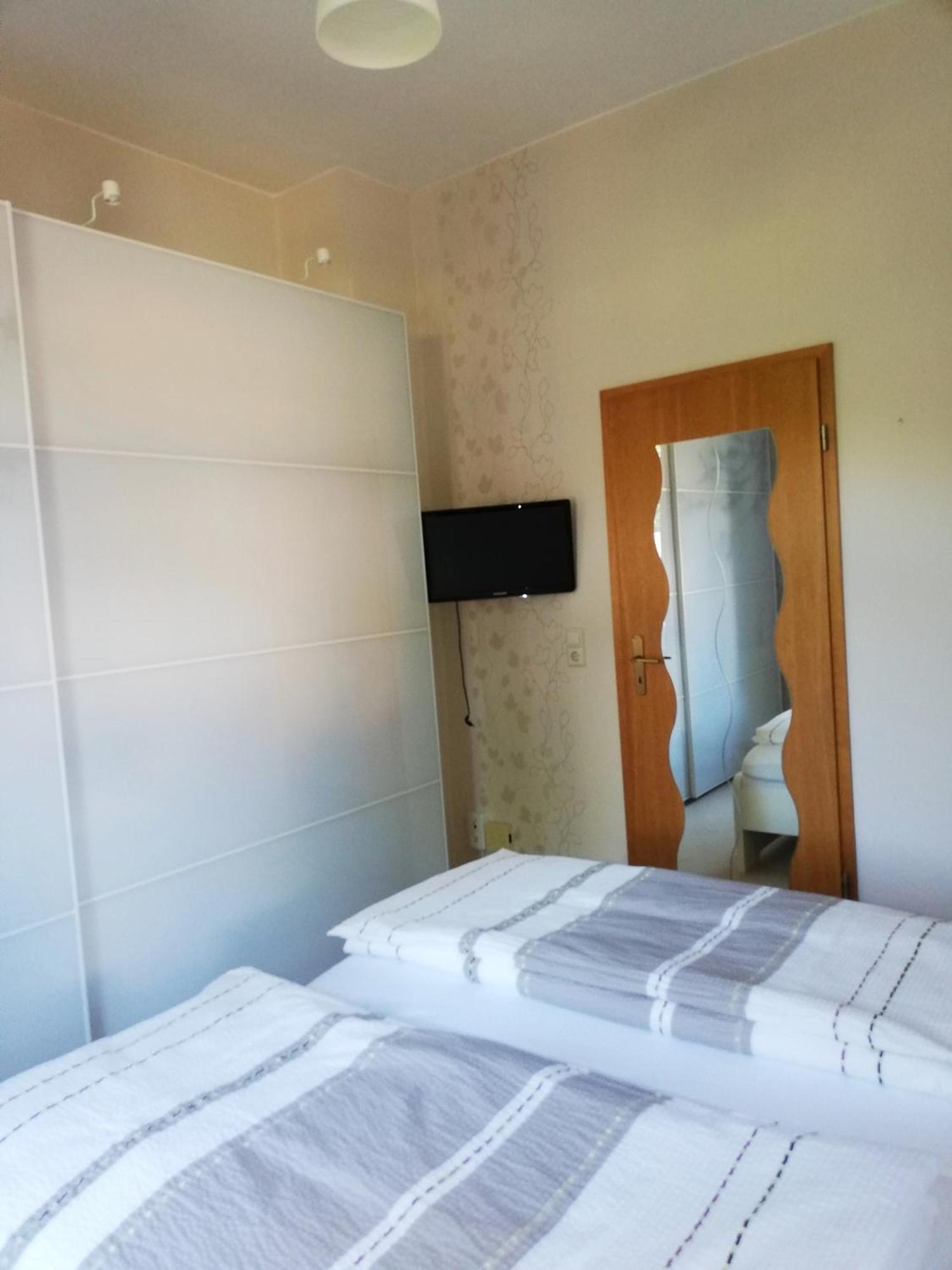 Ferienwohnung Und Pension "Zur Aue" Konigsbruck Exterior foto